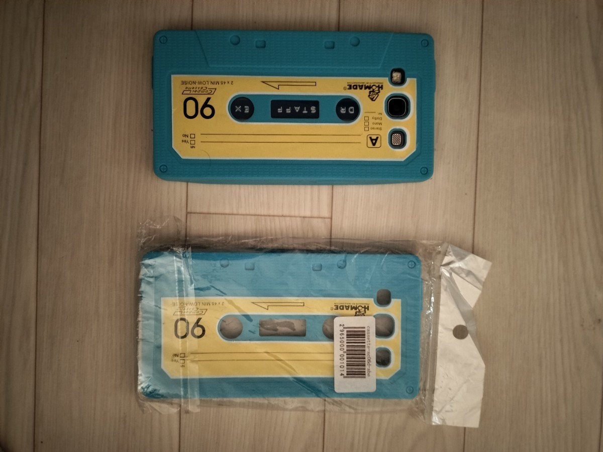 スマホカバー　シリコンカバー　カセットテープ　青　SAMSUNG　sc-03専用カバー　Galaxy S3 　2個セット　１個は未使用　スマホは見本です_画像1