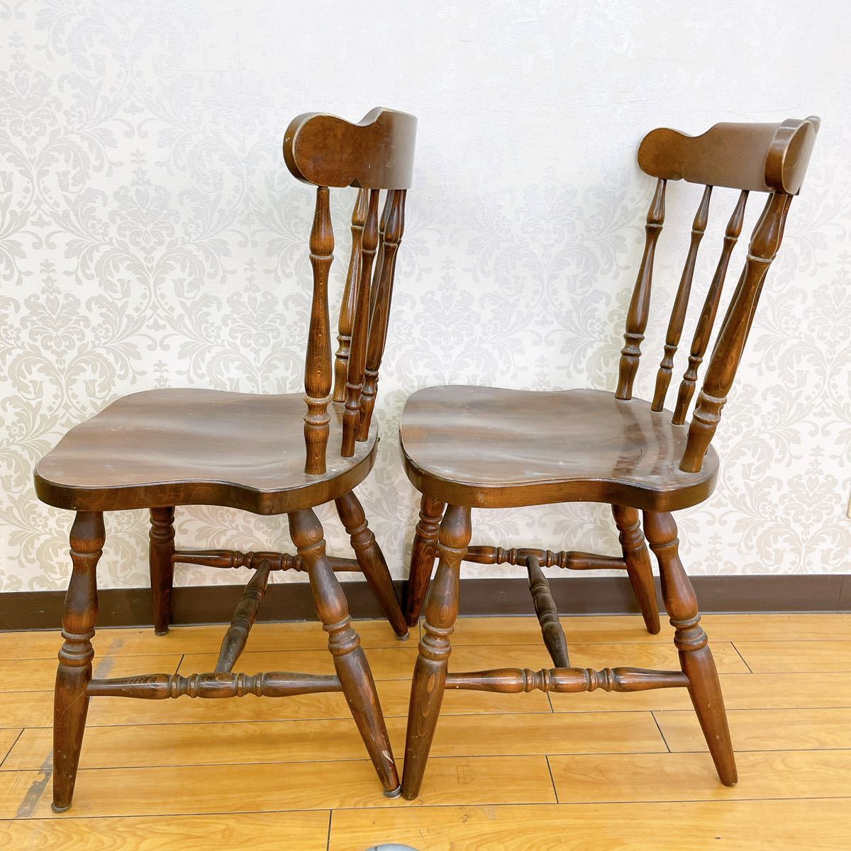 1AA30 キツツキマーク アンティークチェア レトロ ウィンザーチェア 木製 椅子 2脚セット 中古 現状品_画像4