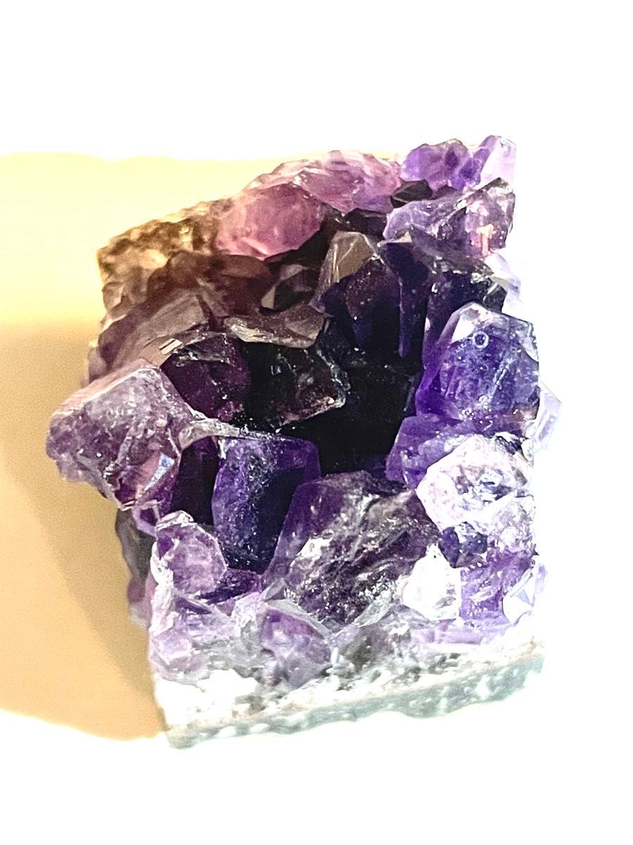 母岩つき　アメジスト　クラスター　不思議な魅力のある原石  紫水晶