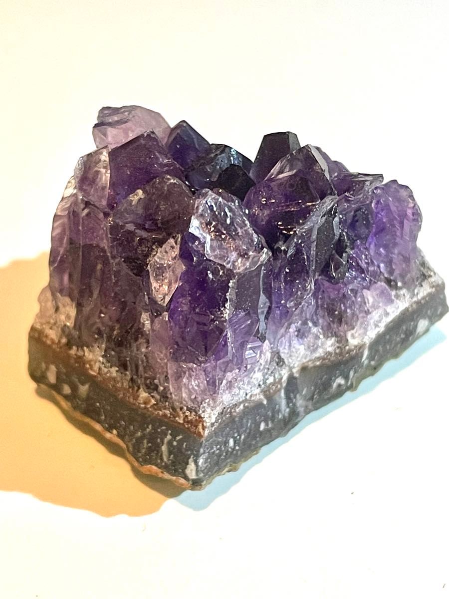 母岩つき　アメジスト　クラスター　不思議な魅力のある原石  紫水晶