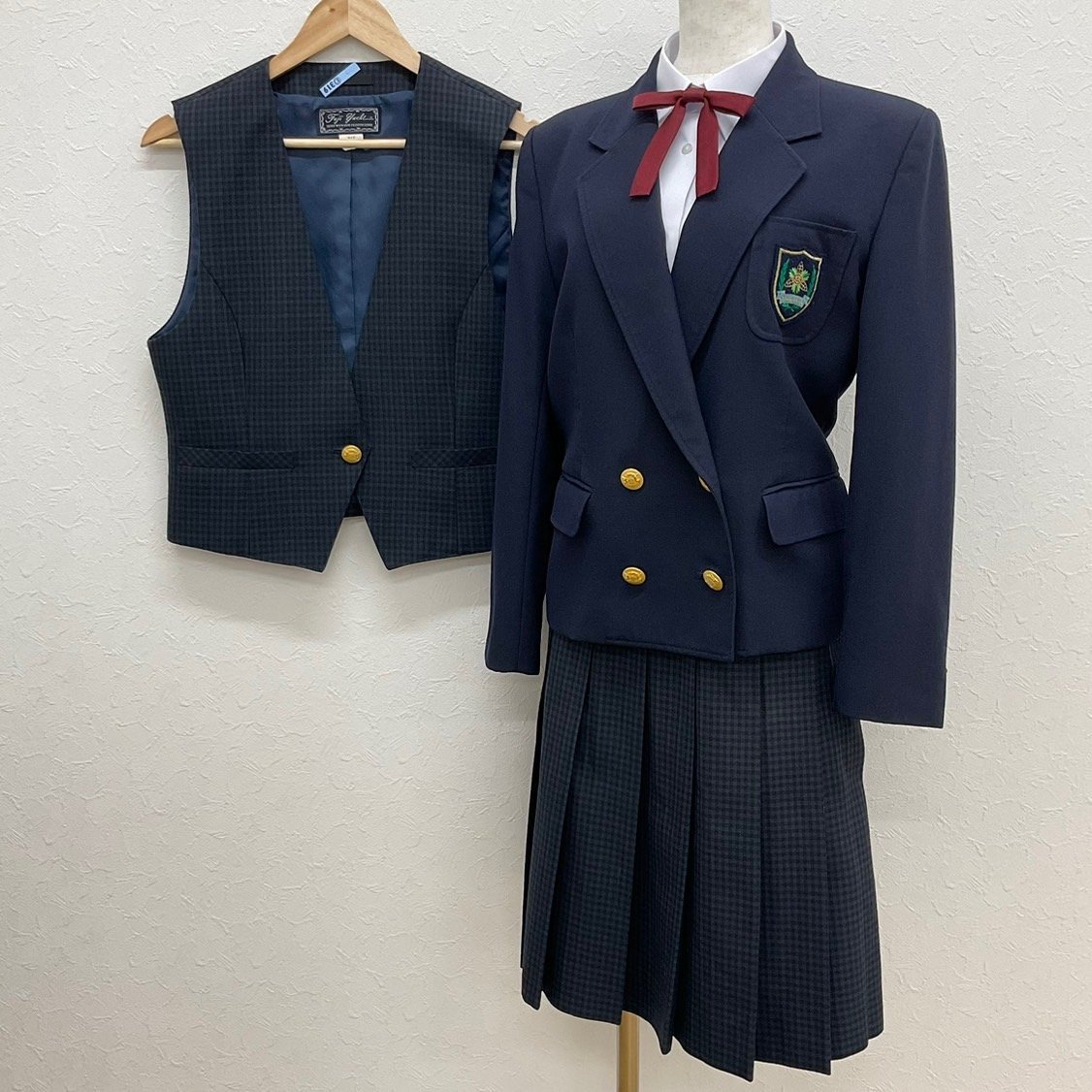 U367/T419(中古)栃木県 金田北中学校 女子制服5点 /旧制服/170A/W69/ブレザー/ベスト/スカート/リボン/冬服/チェック柄/学生/卒業生品/_画像1