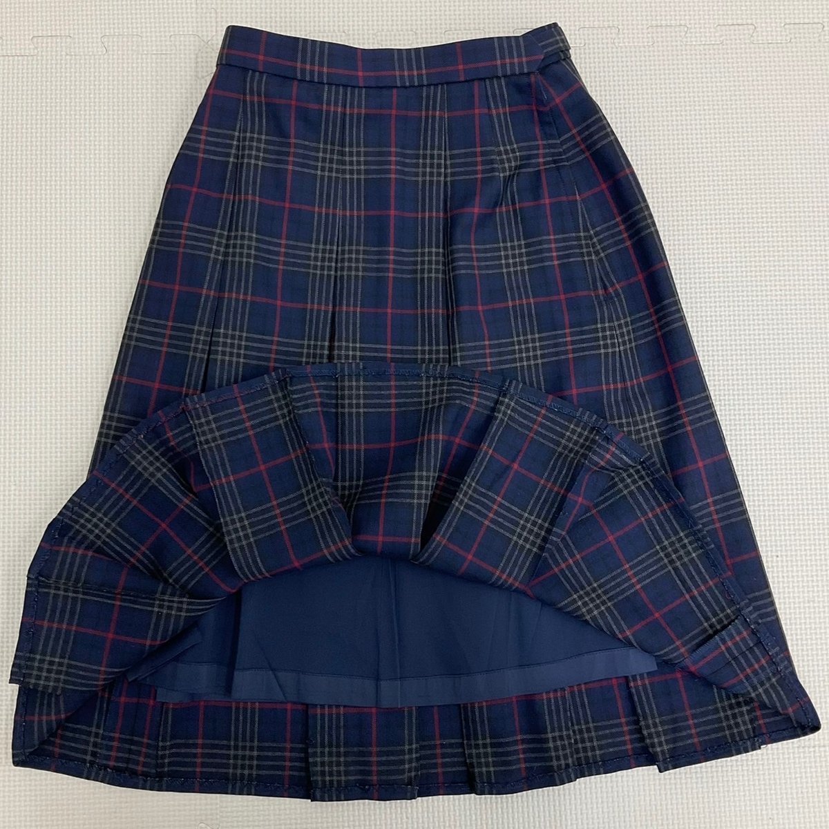 U375/S1040(中古)北海道 北陽中学校 女子制服5点 /旧制服/小さめ/150A/165/W63/ブレザー/ベスト/ブラウス/冬スカート/リボン/チェック柄/_画像8