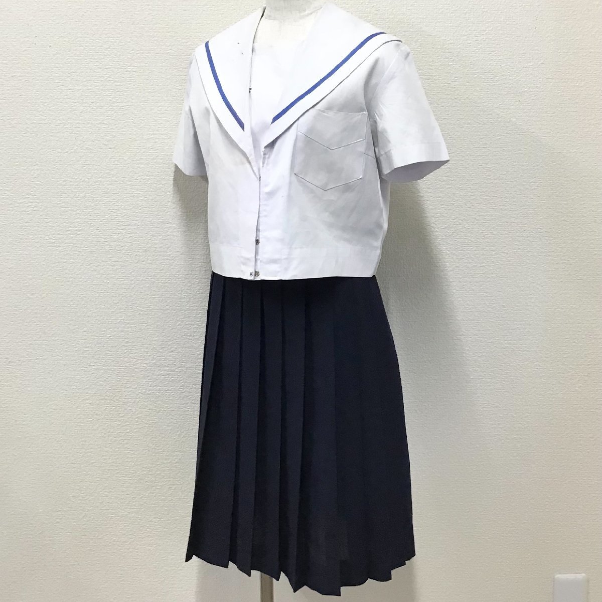 O479/(中古)大阪方面 女子制服2点 /校名不明/M/L/W80/丈63/24本/半袖セーラー/夏スカート/アカオカ/TOMBOW/青1本/夏服/中学校/高校/学生服の画像1