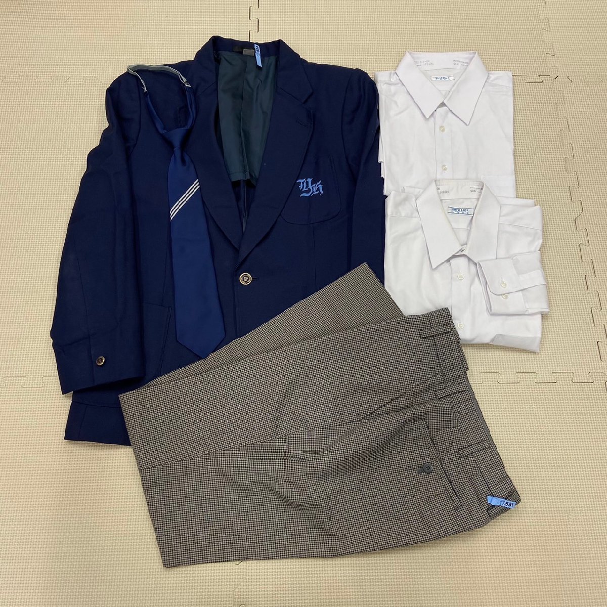 Y346/T508 (中古) 栃木県 横川中学校 男子制服 5点 /指定品/180A/W79/ブレザー/シャツ/冬ズボン/ネクタイ/紺/千鳥柄/学生服/卒業生品_画像1