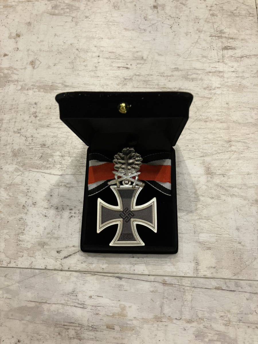 WW2 ドイツ軍 柏葉剣付騎士鉄十字章 勲章 専用ケース付|Yahoo WW2 ドイツ軍 柏葉剣付騎士鉄十字章 勲章 専用ケース付|Yahoo