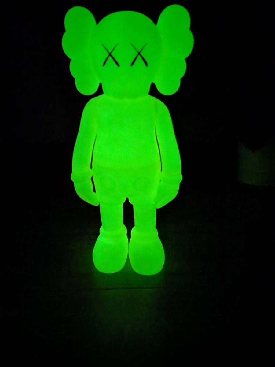 MEDICOM TOY(メディコムトイ) ×KAWS Five Years Later Companion (Glow in the Dark) ×カウズ フィギュア 人形【中古】