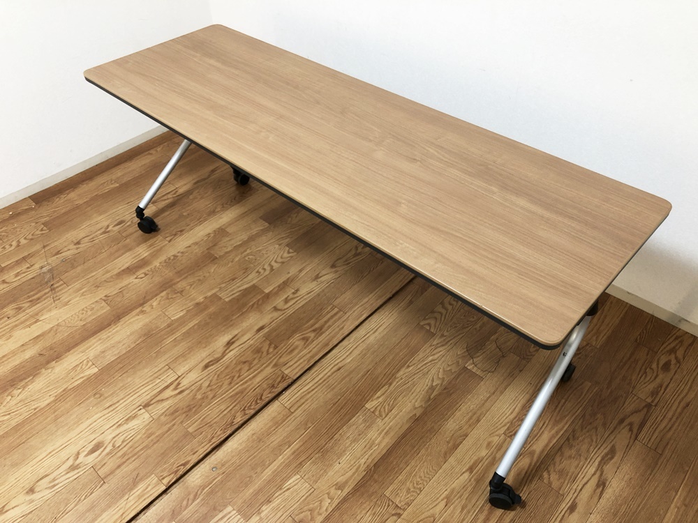 PLUSフォールディングテーブルLD-620ミディアムウッドT2美品 プラス会議テーブル 幕板・棚板・キャスターロック付きミーティングテーブルの画像1