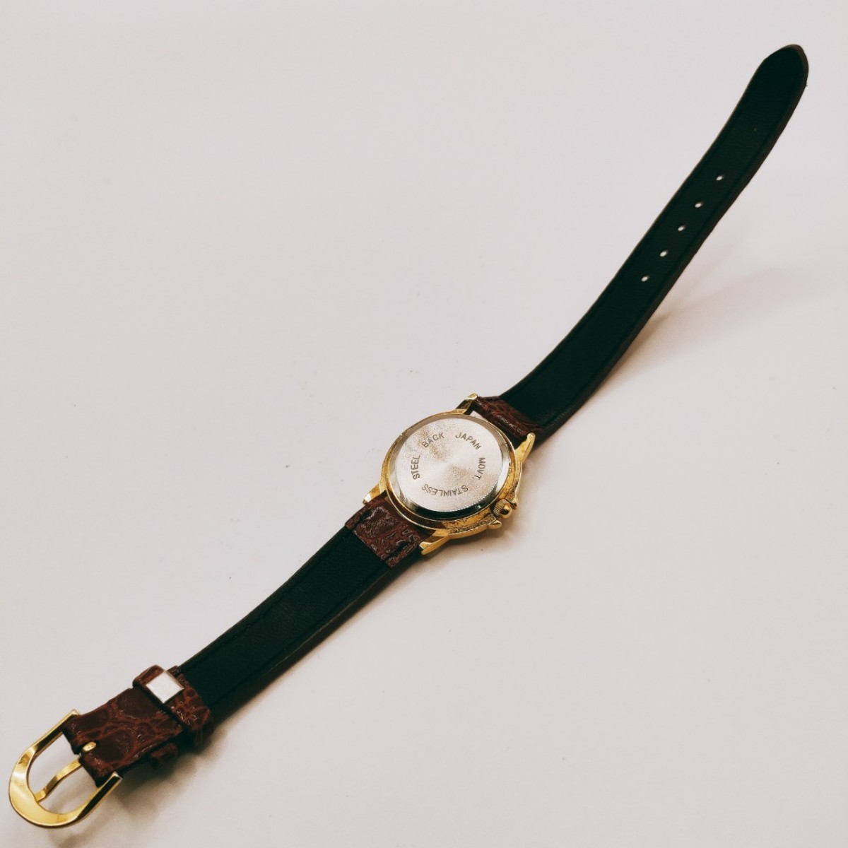 #143 Vittorio Valentino ヴィットリオヴァレンティノ 腕時計 アナログ 3針 金色文字盤 ゴールド基調 時計 とけい トケイ アクセサリー 