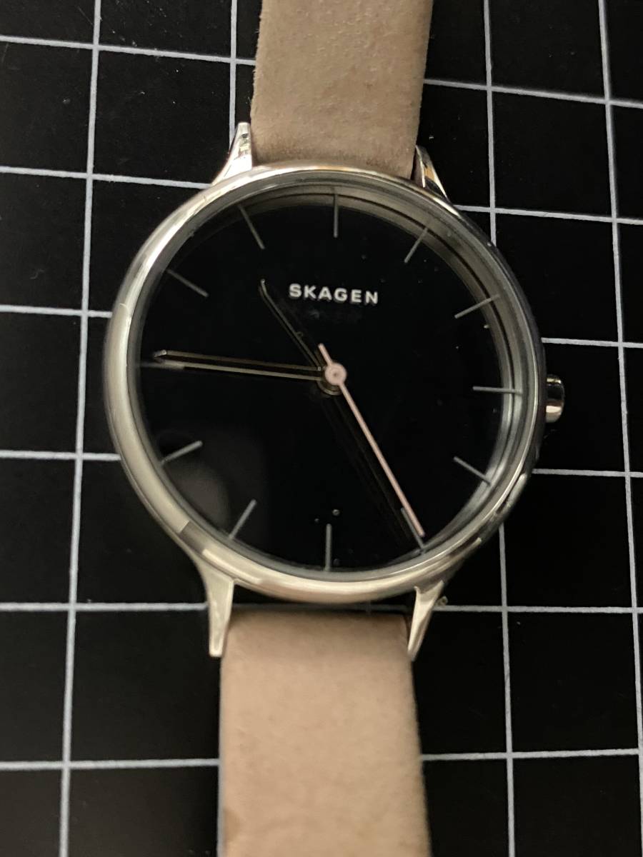 スカーゲン腕時計　SKAGEN 丸型黒系文字盤、直径約3cm 中古品稼働　　送料無料_画像1