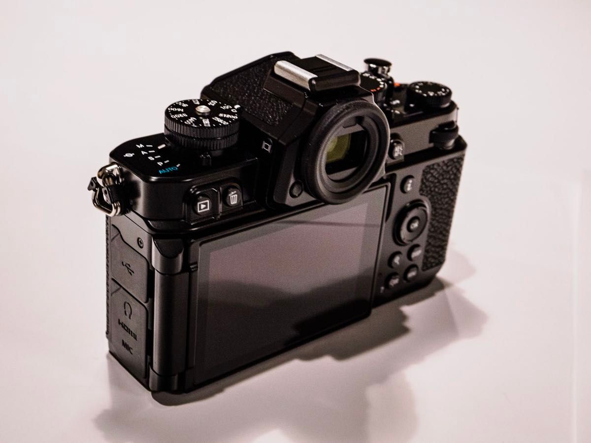 Nikon ZF ボディ 新品同 おまけ ソフトシャッターレリーズ AR-11 Nikon ZF ボディ 新品同 おまけ ソフトシャッターレリーズ AR-11
