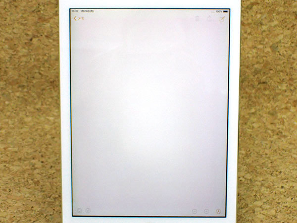 □【中古 ジャンク】液晶不良 バッテリー劣化 docomo iPad Air 第1世代 Cellular 16GB シルバー MD794J/A 制限〇 一括購入 本体(NZ418-1)_液晶全体がピンク色に変色しています。