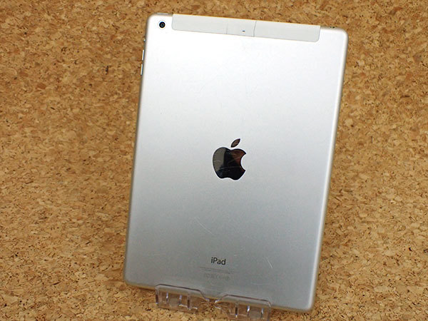 □【中古 ジャンク】液晶不良 バッテリー劣化 docomo iPad Air 第1世代 Cellular 16GB シルバー MD794J/A 制限〇 一括購入 本体(NZ418-1)の画像2
