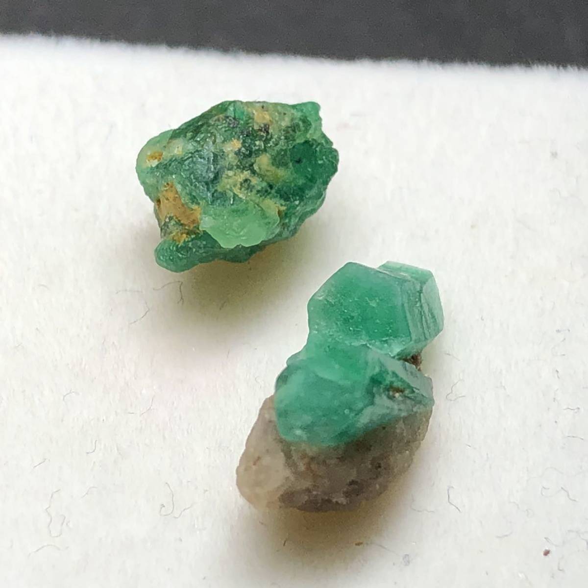 【鉱石】 天然 エメラルド 原石 ベリル 結晶 3.65Ct アフガニスタン パンジシール産 鉱物標本 無処理 緑柱石 パワーストーン_画像2