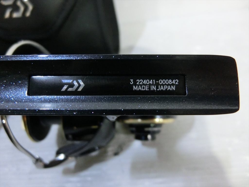 T【D3-13】【60サイズ】▲美品/DAIWA ダイワ/23SALTIGA ソルティガ 5000-H/スピニングリール※回転動作のみ確認済_画像4