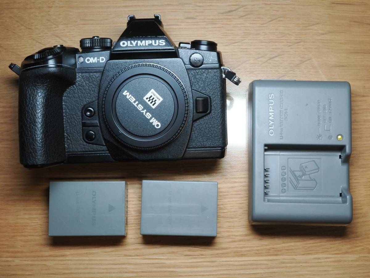 【中古】OLYMPUS OM-D E-M1 初代ブラック 予備バッテリ付き 個人出品 主に室内使用_画像1