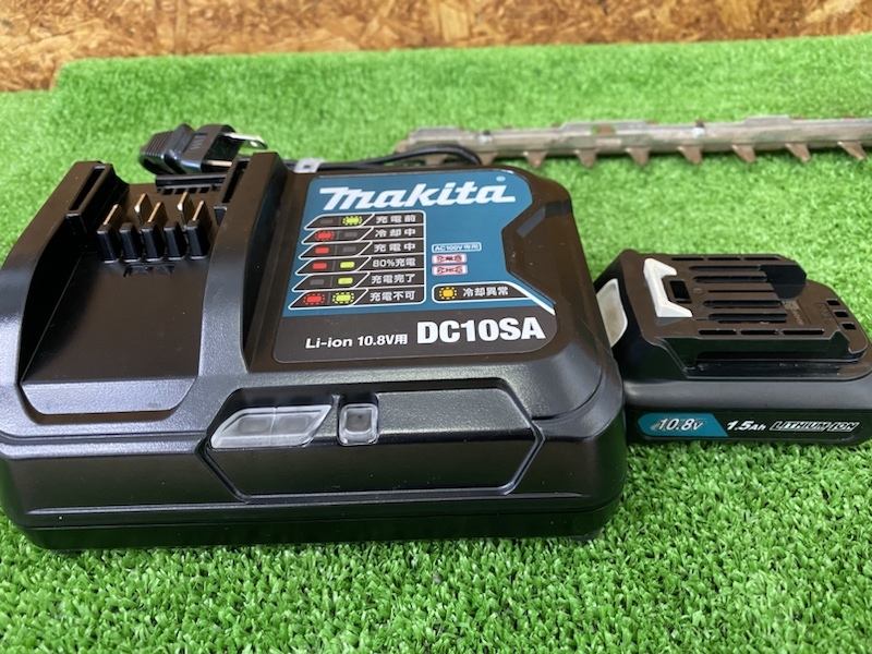 △ E59 充電式ミニ生垣バリカン makita マキタ MUH264D 10.8V バッテリ×1 中古品_画像8