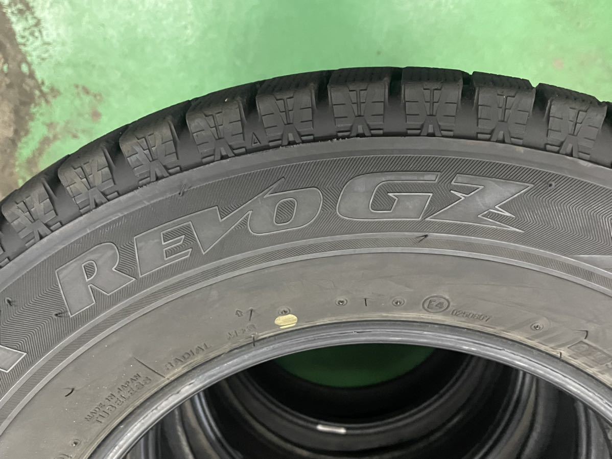 冬タイヤ　スタッドレスタイヤ　205/70R15 revo gz中古品　4本セット バリ山　ブリヂストン_画像5