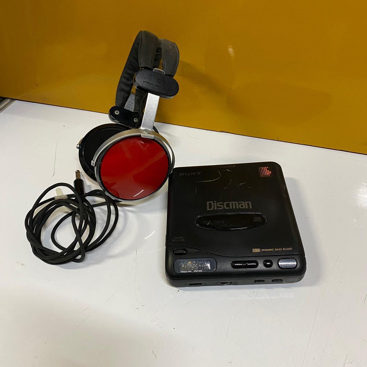 SONY Discman D-11 コンパクト ディスクプレーヤー ポータブル CDプレーヤー ディスクマン 中古現行品_画像3