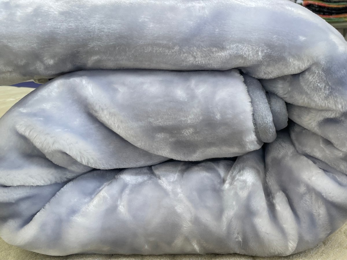 西川　光沢の繊維　超あったか　肉厚エリ付２枚合せ毛布　ボリュームがすごい　極細繊維　ムジ　グレー　２,５kg　ウォッシャブル_画像2