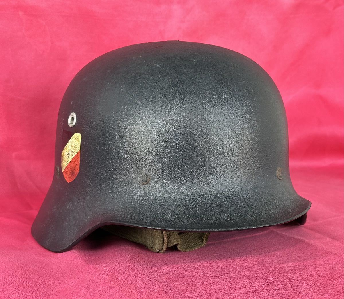 レプリカWWⅡドイツ軍/樹脂製シュタールヘルム(ヘルメット)中古 レプリカWWⅡドイツ軍/樹脂製シュタールヘルム(ヘルメット)中古