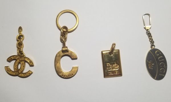 【中古品】 キーホルダー チャーム CHANEL 96A / CELINE / GUCCI Plus シャネル / セリーヌ / グッチ 雑貨 ゴールドカラー【4個セット】_画像1