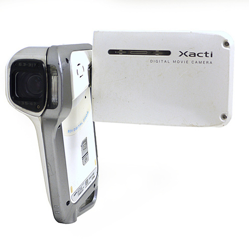 【中古】SANYO製 デジタルムービーカメラ Xacti DMX-CA8(W) 本体のみ [管理:1050019473]の画像1