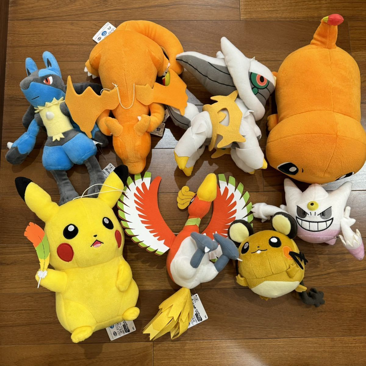 ポケモンプライズ ぬいぐるみまとめ売り ピカチュウ ヒトカゲリザードン ルカリオ 白いメガゲンガー ホウオウ アルセウス デデンネ 大量_画像1