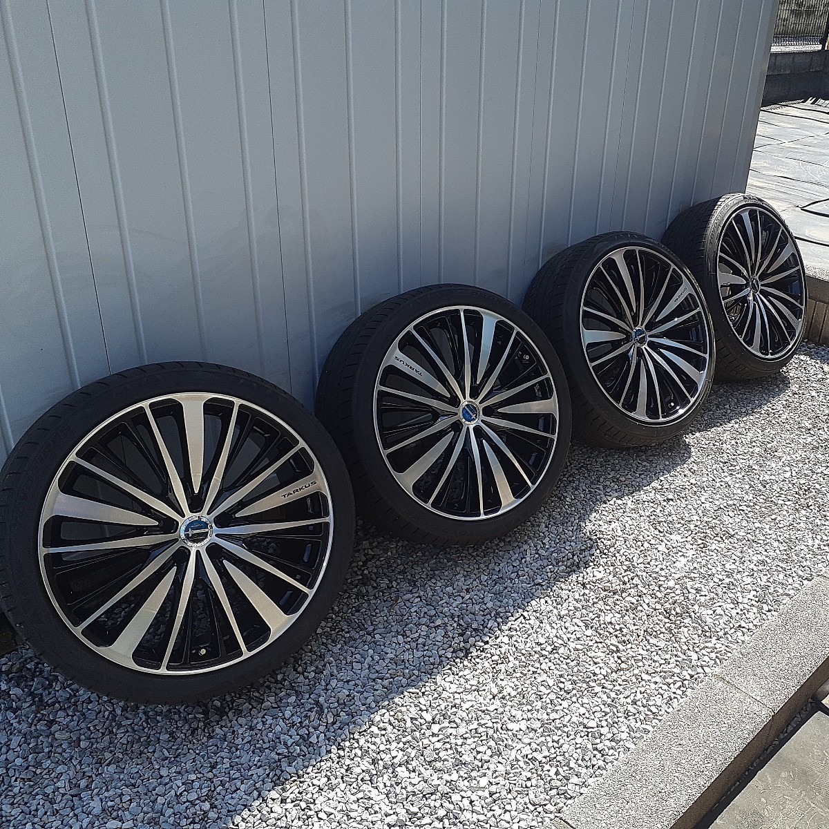 ガリ傷無し 極美品　LOXARNY　TARKUS　タイヤホイール4本セット　245/35R20　TOYO　F8J R9J+38 PCD 5H-114.3_画像1