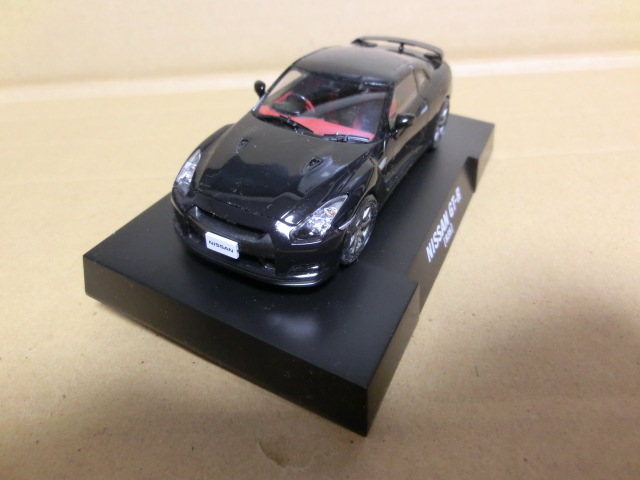 ★1/43バンダイ NISSAN GT-R R35塗装済み組み立てキット スーパーブラック 内装塗装 組み立て済み_画像4