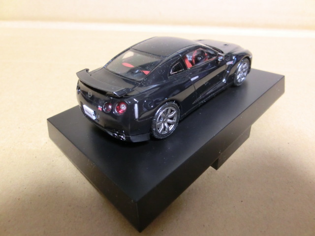 ★1/43バンダイ NISSAN GT-R R35塗装済み組み立てキット スーパーブラック 内装塗装 組み立て済み_画像5