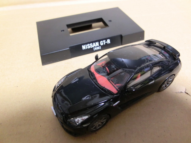 ★1/43バンダイ NISSAN GT-R R35塗装済み組み立てキット スーパーブラック 内装塗装 組み立て済み_画像6