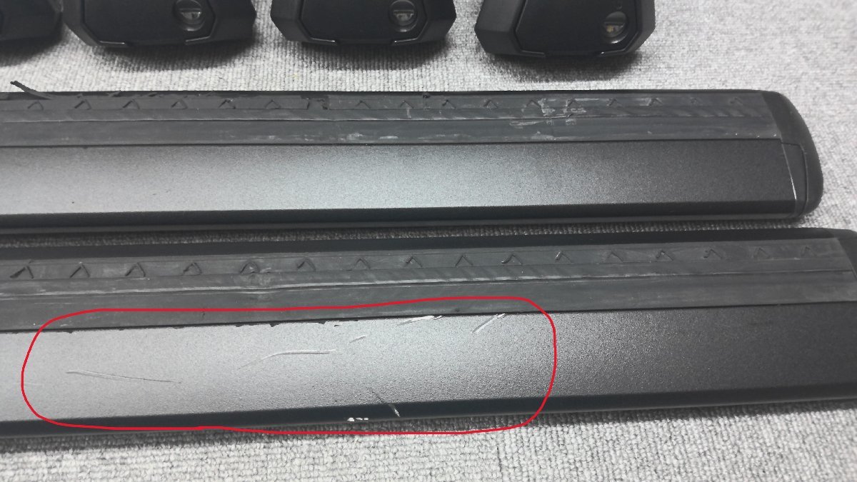 【中古品】THULE スーリー ウイングバーEVOブラック7113B＆フット710410 トヨタ ランドクルーザープラド 用 ベースキャリア_バー本体に傷多数あり