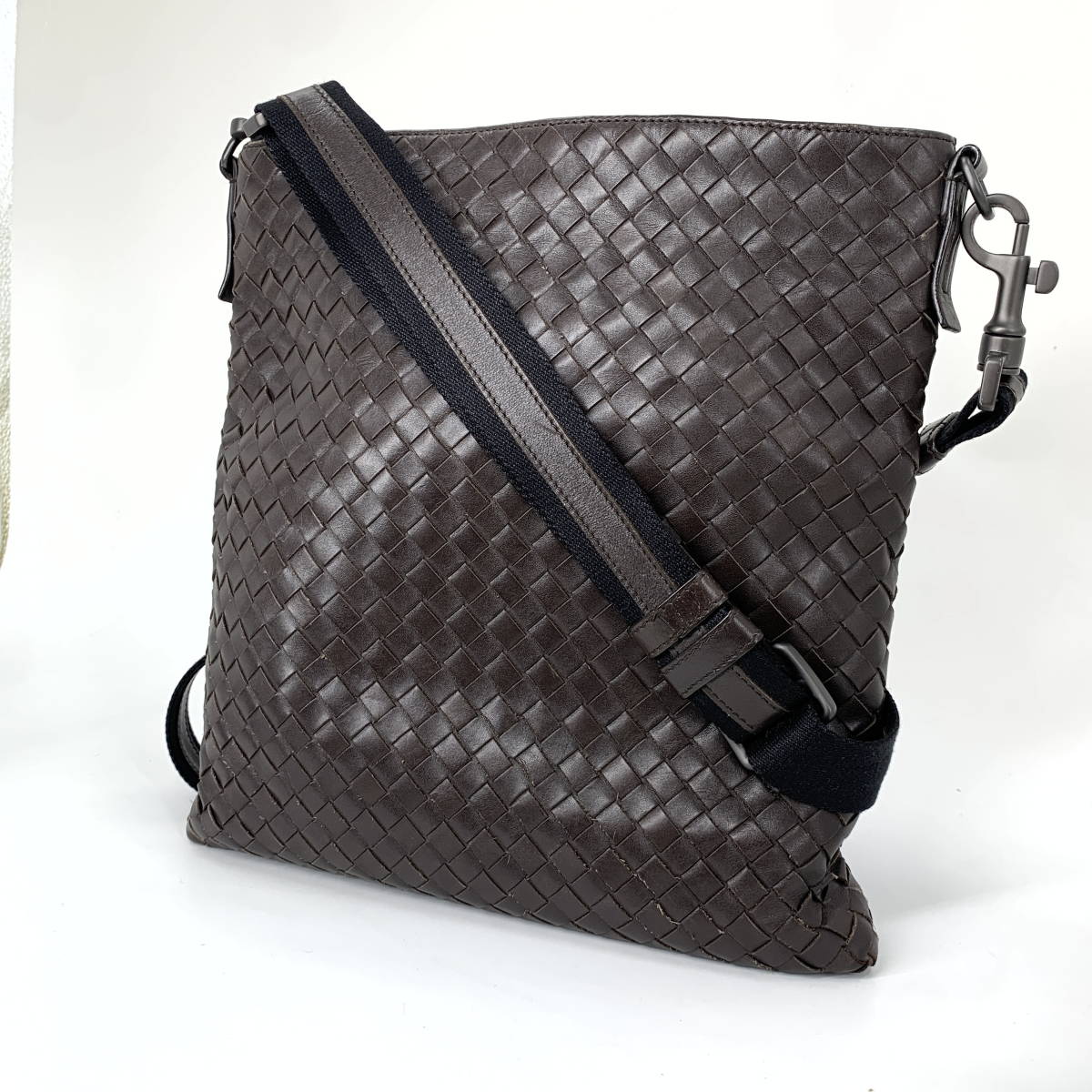 1円【超極美品】BOTTEGA VENETA ボッテガヴェネタ イントレチャート ショルダーバッグ メンズ ビジネス ブラウン レザー 斜め掛け 匿名配送_画像3