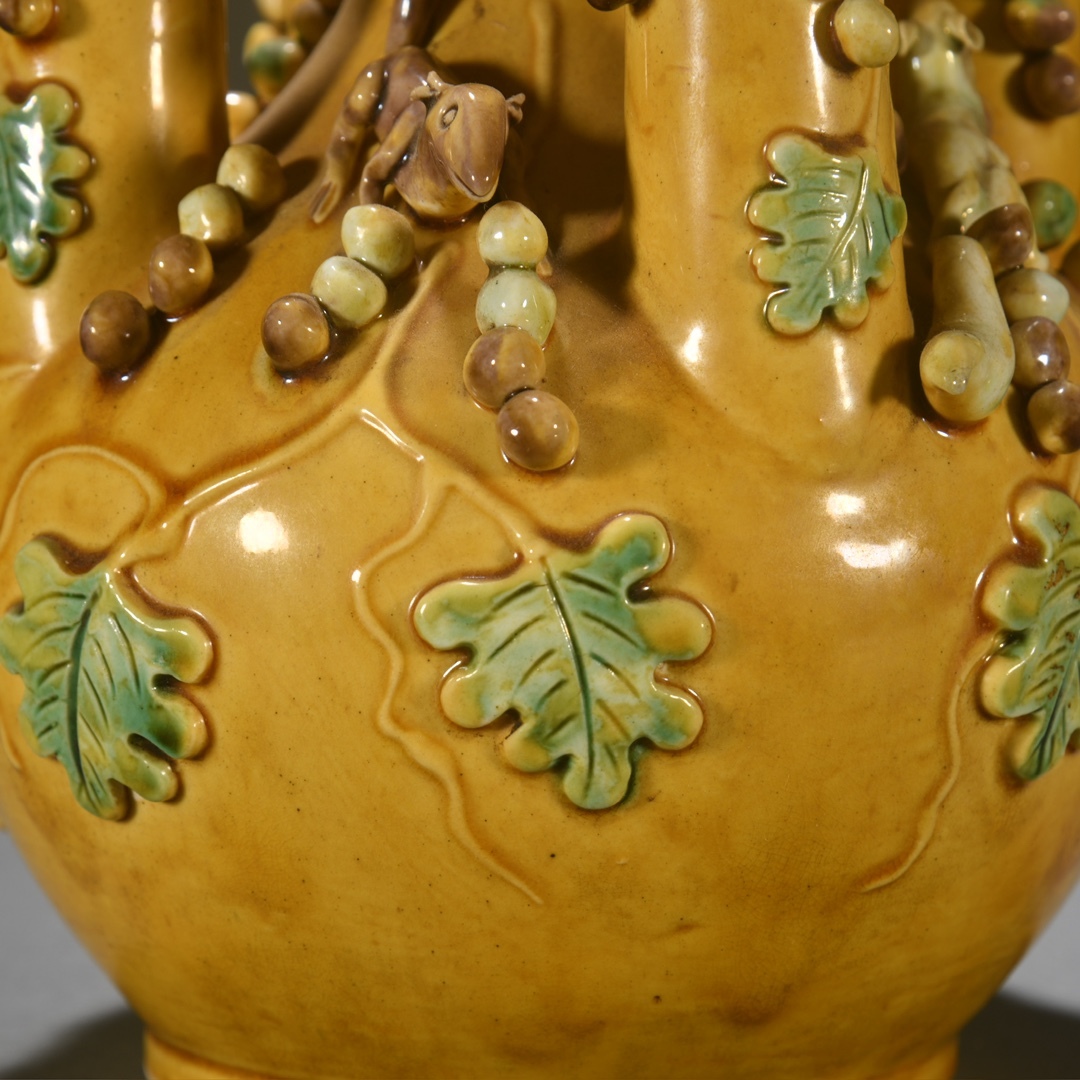 ▽鴻▽清朝時代 陶磁器 黄釉刻瓷松鼠葡萄紋五管瓶 乾隆年製 染付 時代物 中国古美術 骨董品