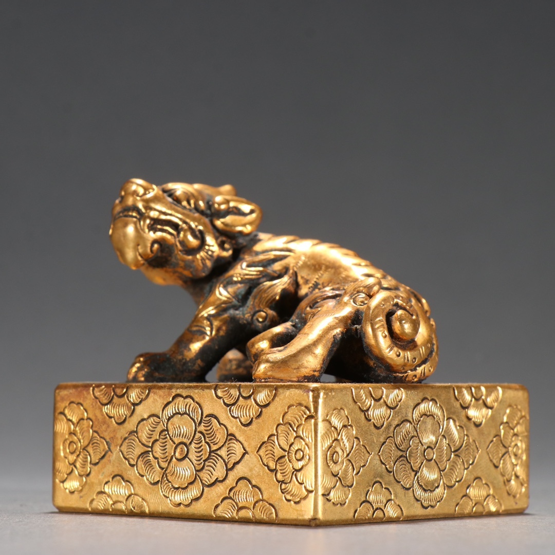 ▽鴻▽明朝時代 古銅塗金彫 瑞獣鈕印章 時代物 中国古美術 骨董品