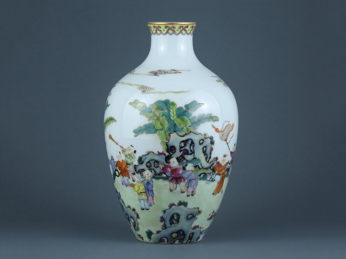 ▽鴻▽清朝時代 陶磁器 粉彩人物嬰戯図瓶 雍正年製 染付 時代物 中国古美術 骨董品