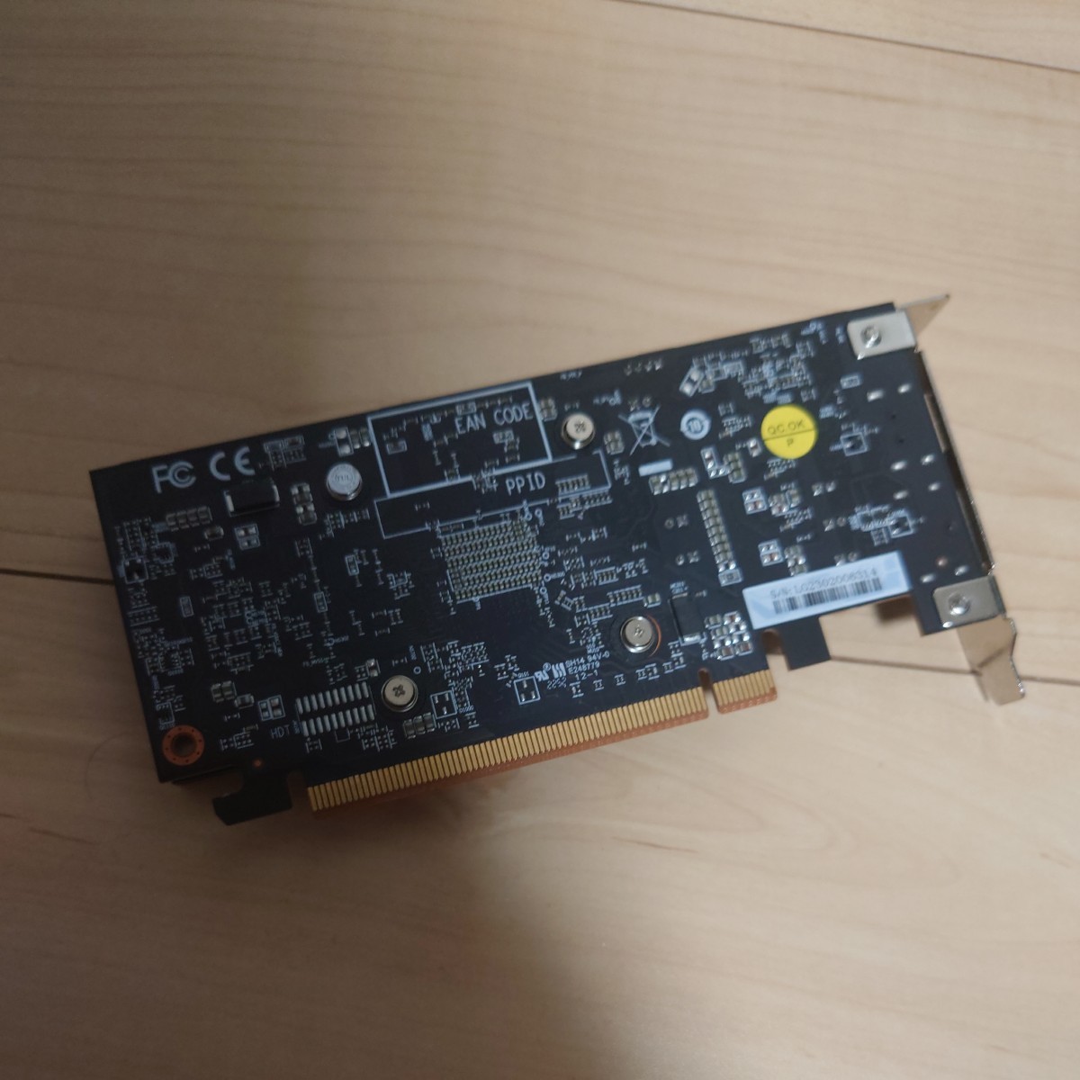 希少　ロープロファイル　radeon rx6400 4gb グラフィックボード _画像2