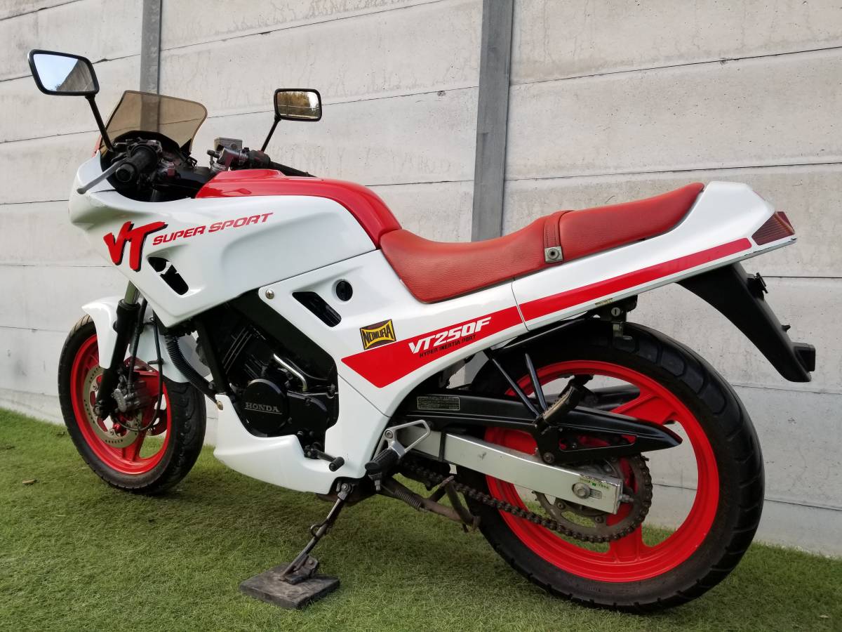 ★春の大セール開催中★HONDA VT250F MC15 希少カラー 実走行 V-TWINエンジン 古き良き旧車 赤ホイール 現車確認大歓迎の画像6