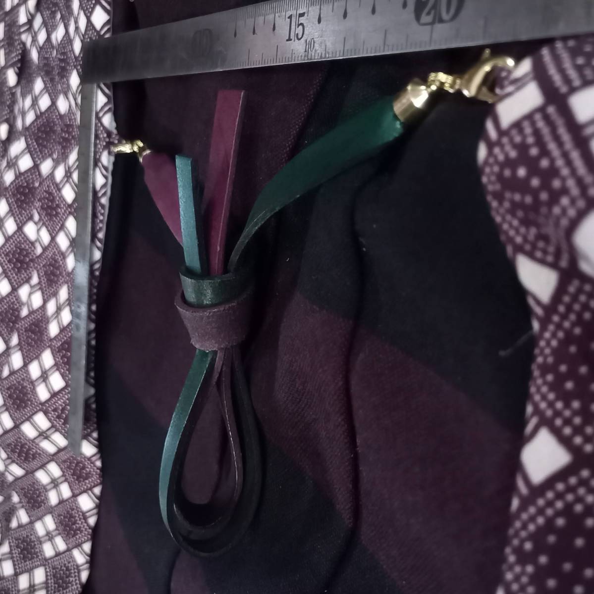 本革一重結び羽織紐 紫+緑染色レザー　着物や浴衣の羽織のワンポイントに！