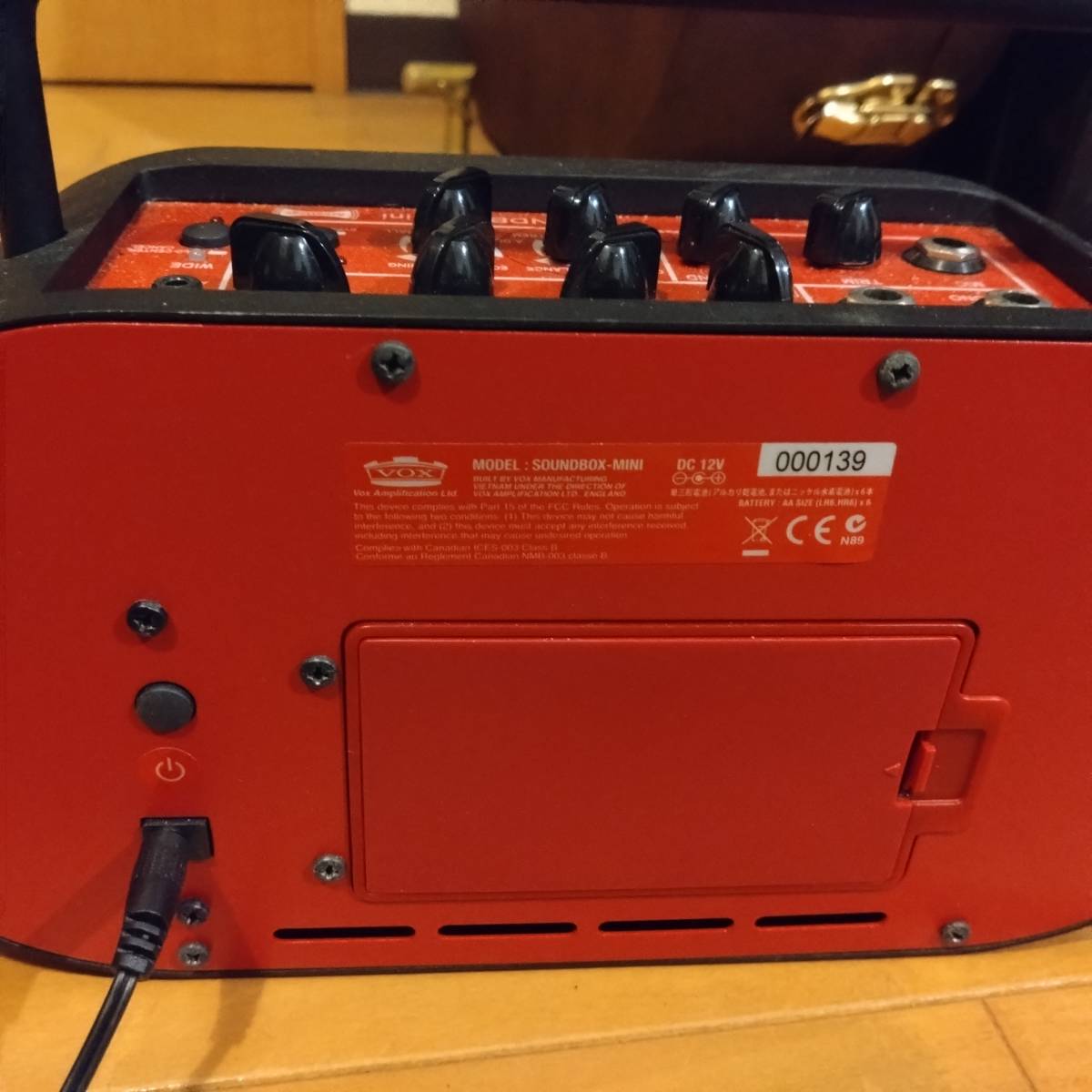 VOX ヴォックス　アンプ　小型　電池駆動　マイク＆楽器同時接続可能_画像3