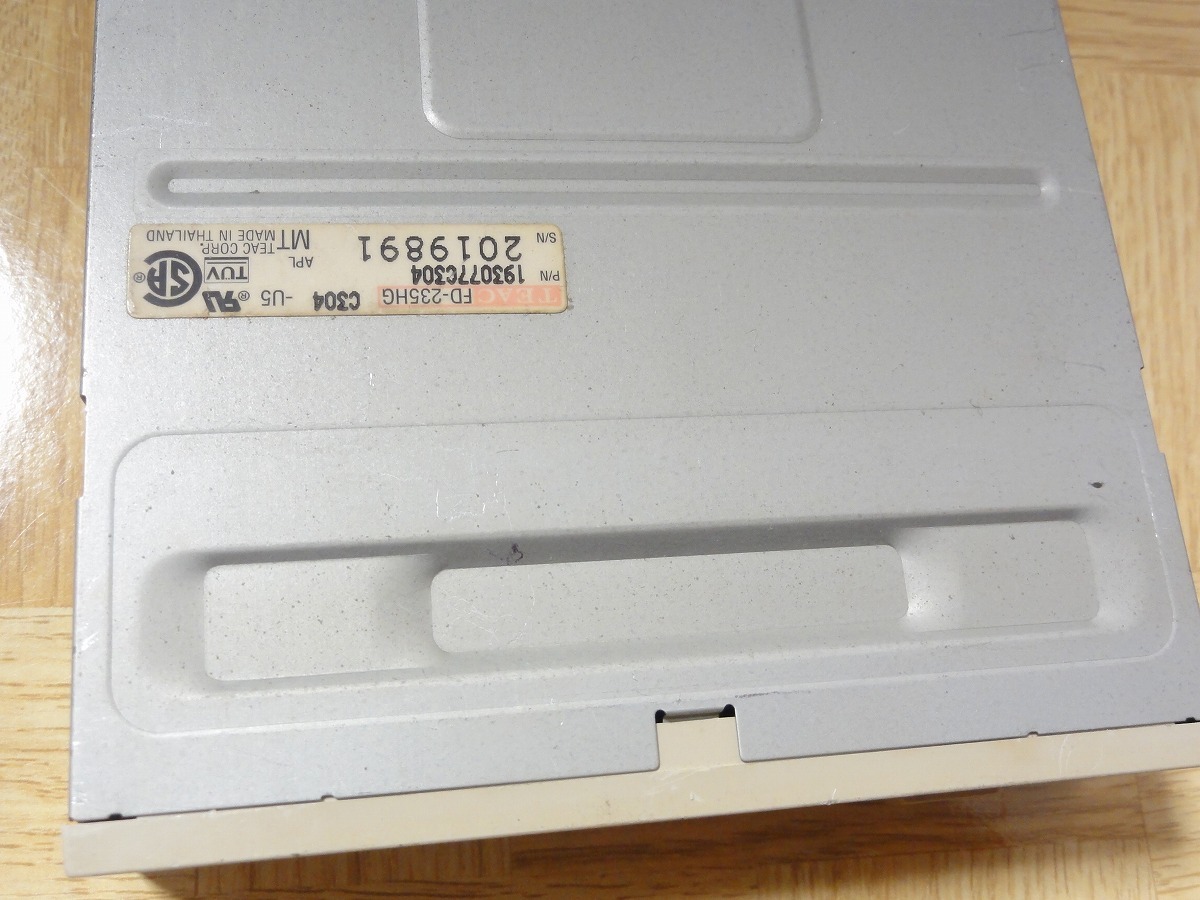 ★動作品★TEAC 内臓3.5インチFDD FD-235HG C304-U5 その1 フロッピーディスクドライブ 送料無料 _画像7