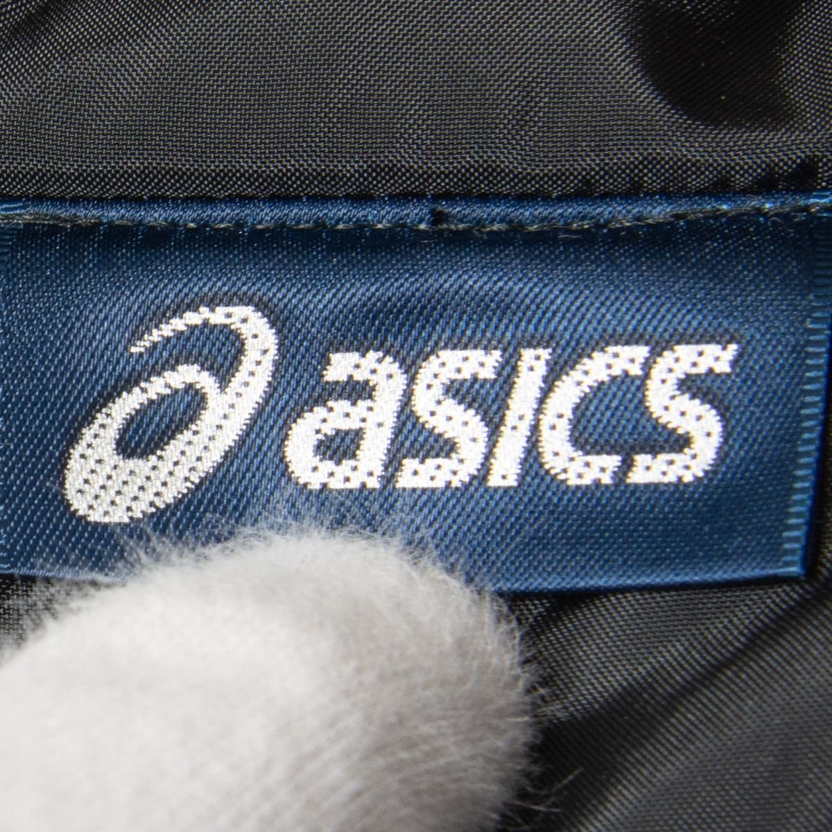 asics アシックス ベンチコート サイズM ラグラン フード 中綿 ポリエステル 黒/ブラック メンズ 秋冬 アウター スポーツ 観戦 防寒_画像6