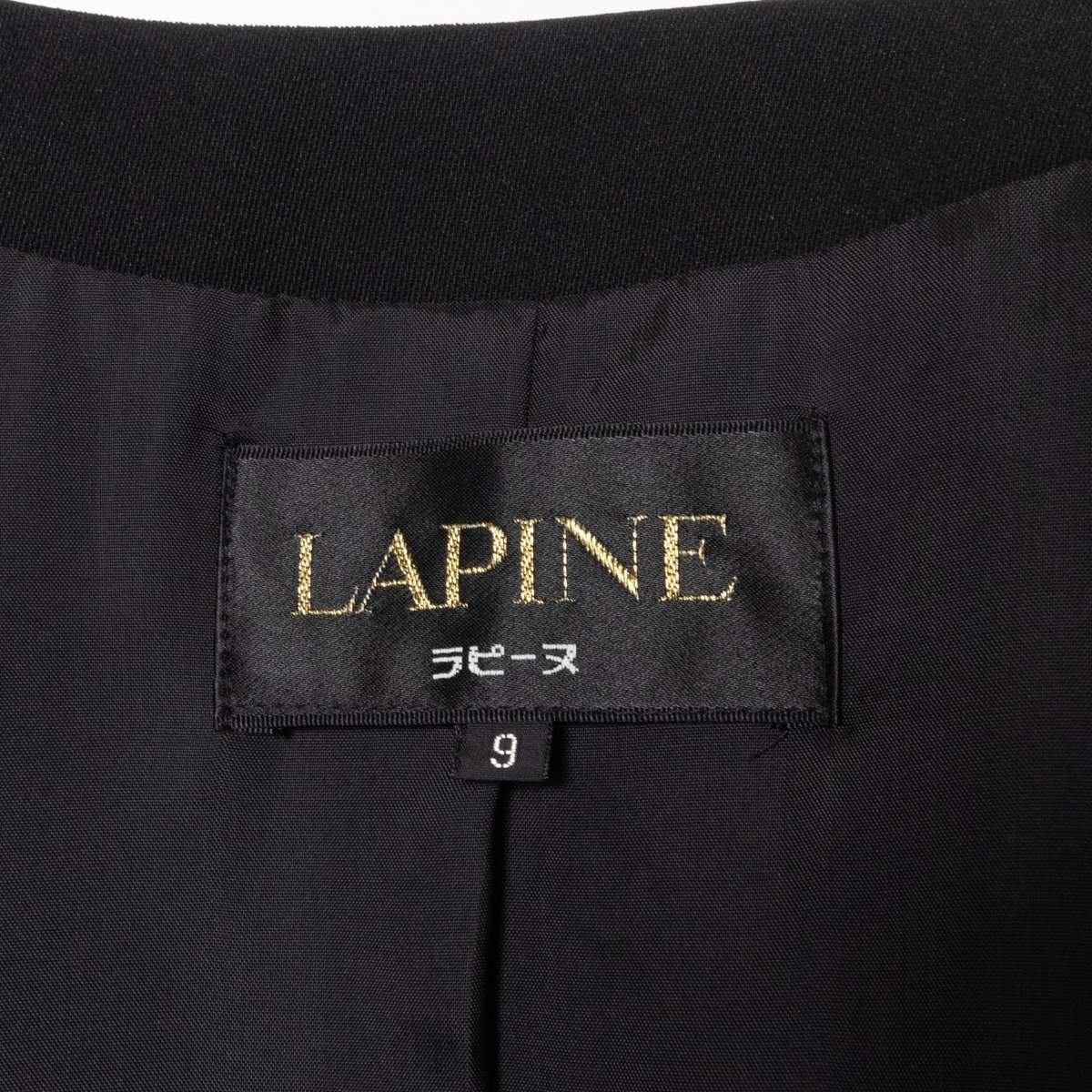 LAPINE ラピーヌ 喪服 ブラックフォーマル セットアップ 長袖ノーカラージャケット 半袖ミディ丈ワンピース ポリエステル 黒 9 無地_画像2