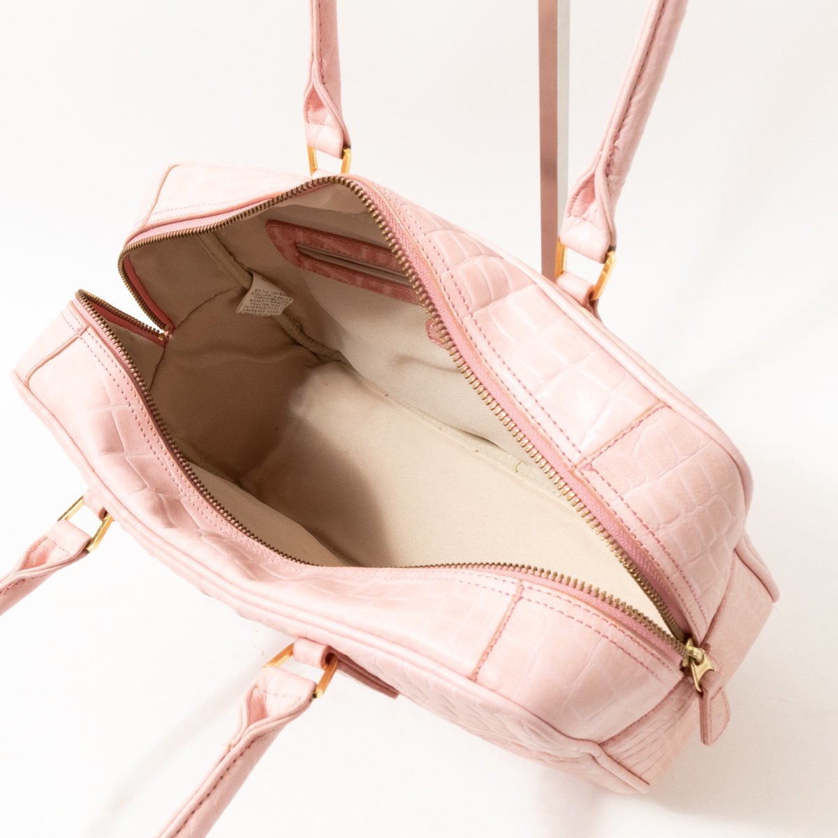 La Jiruma radio-controller ruma tote bag pink gold leather type pushed . lady's hand .. simple beautiful .femi person square bag bag 