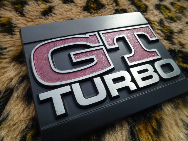【美品！新車外し！当時物！】スカイライン ジャパン 2000 GT TURBO フロント グリル エンブレム ニッサン 純正 ターボ 日産 旧車 DATSUN_画像1