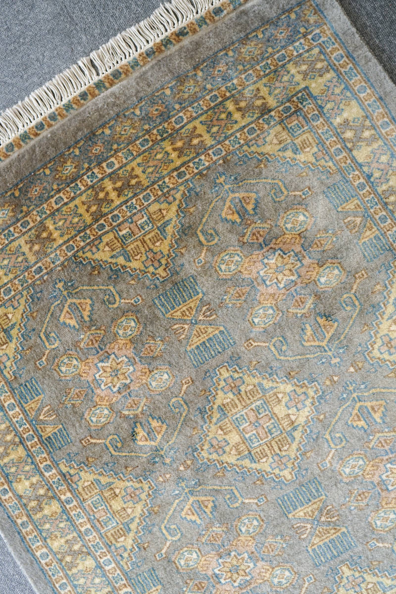 138×81cm【パキスタン手織り絨毯】| カーペット、ラグ 138×81cm【パキスタン手織り絨毯】| カーペット、ラグ