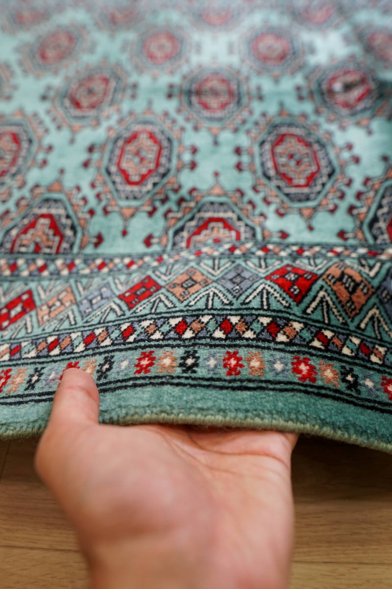 134×94cm【パキスタン手織り絨毯】トライバルラグ