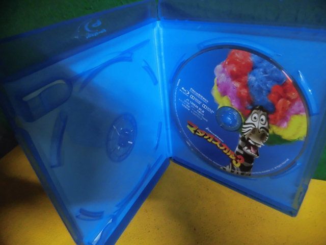 Blu-rayのみ　マダガスカル3 ブルーレイ+DVDのDVD欠品_画像2