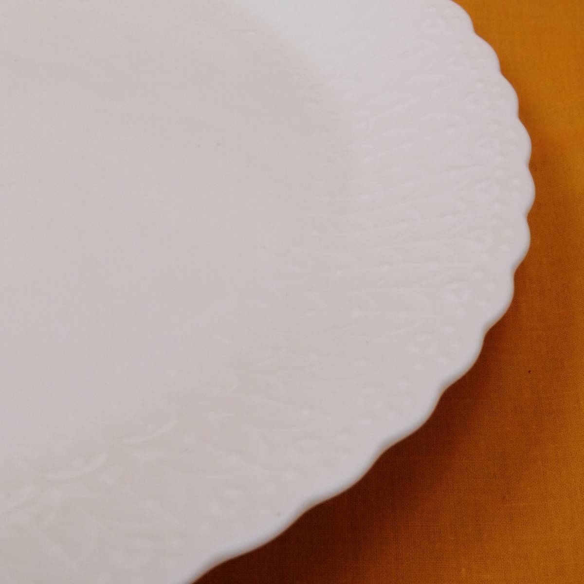 ○24011808　NARUMI　ナルミ　Bone China　オーバルプレート　プラター　楕円大皿　シルキーホワイト　サイズ約43cm×19cm　保管品_画像4