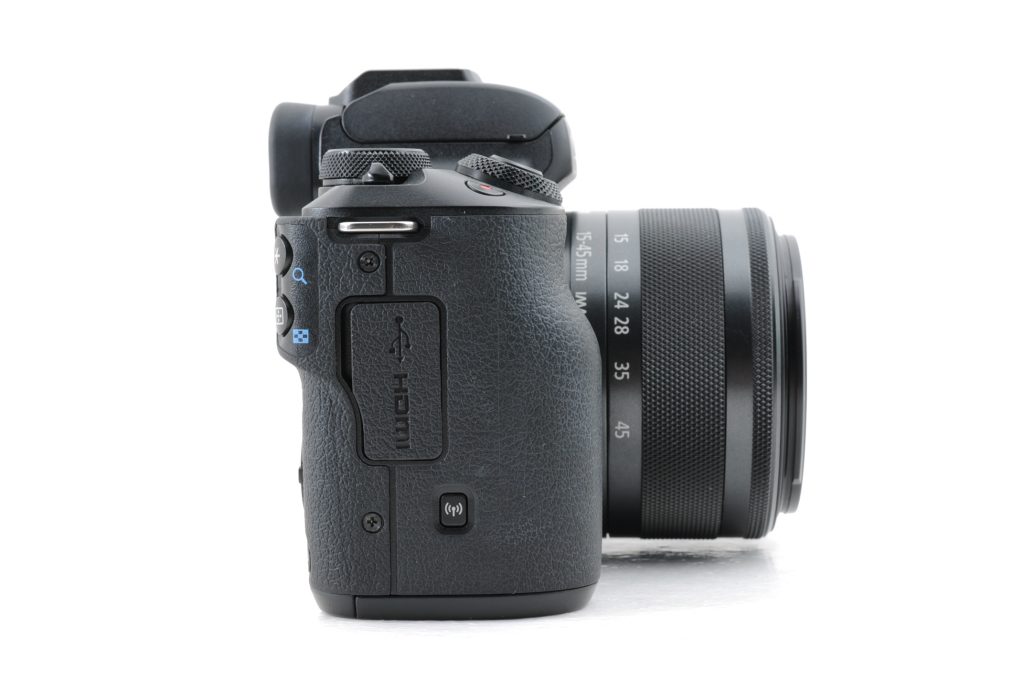 シャッター回数 12000回以下 動作品 キャノン Canon EOS Kiss M レンズ EF-M 15-45mm IS STM ミラーレス一眼カメラ 充電器付 管N8008_画像4